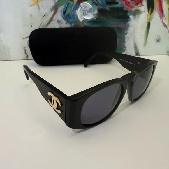 CHANEL Black Sunglasses with case - Picture 8 of 12